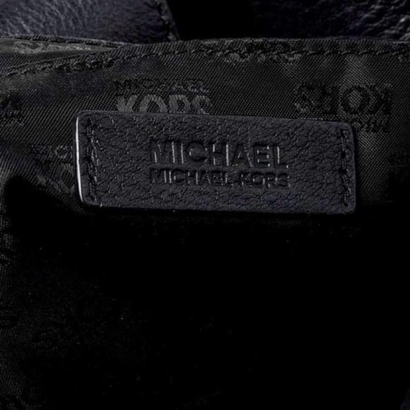 Michael Kors black leather Black Tote Handbag
Shoulder Bag - Picture 5 of 8